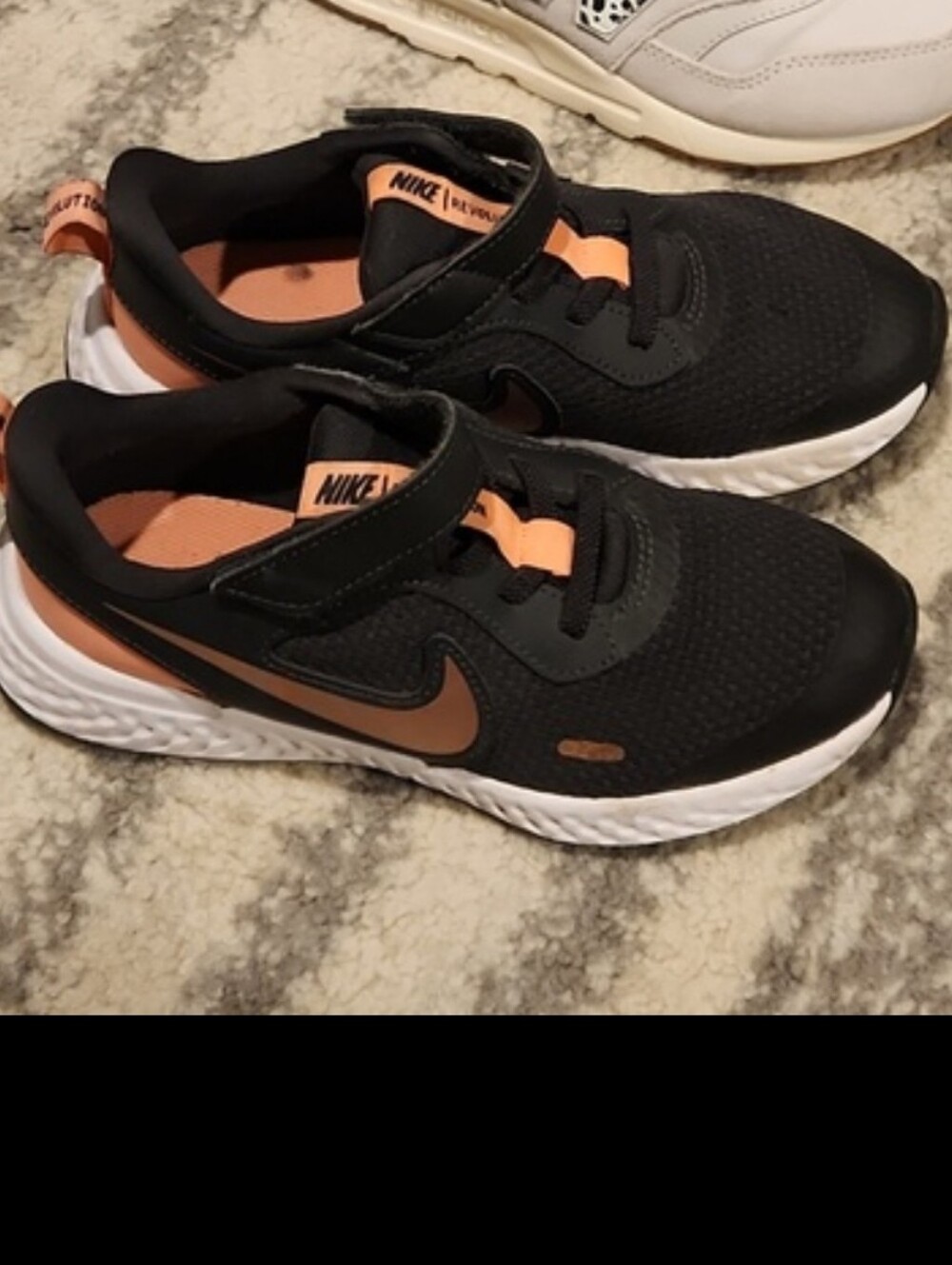 Like new Nike girls sneakers